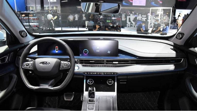По размерам гибридный кроссовер почти совпадает с…