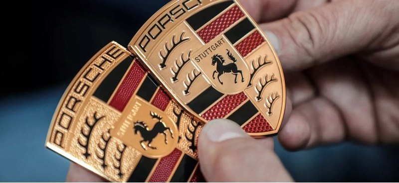 Компания Porsche незаметно изменила логотип…