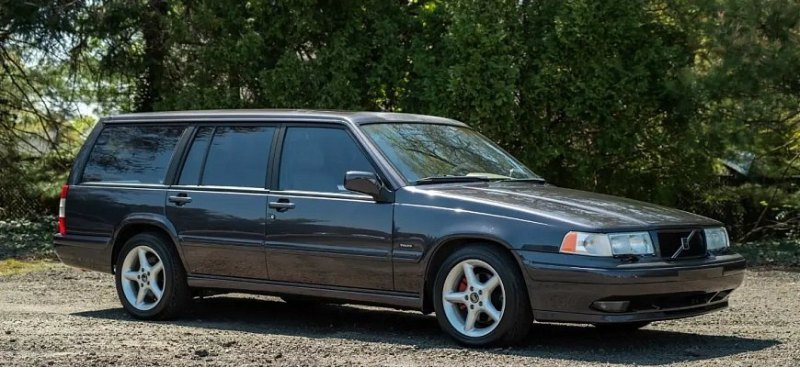 Под капотом этого универсала Volvo находится…