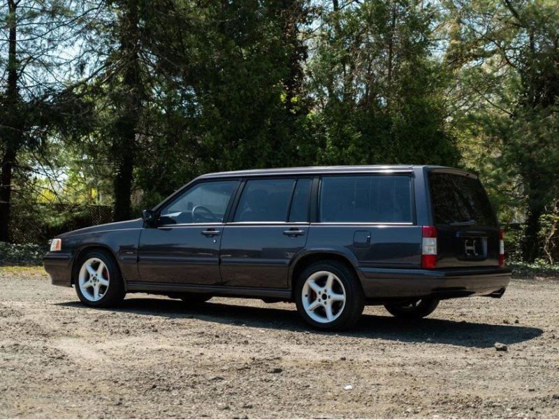 Один из универсалов Volvo Пола Ньюмана вот-вот…