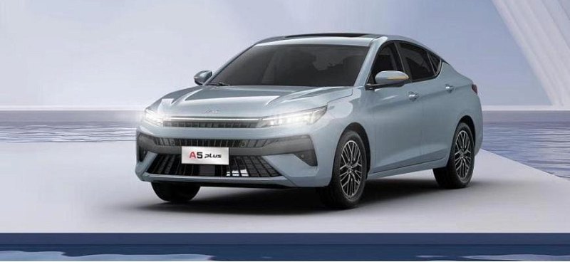 Компания JAC представила обновленный лифтбек J7