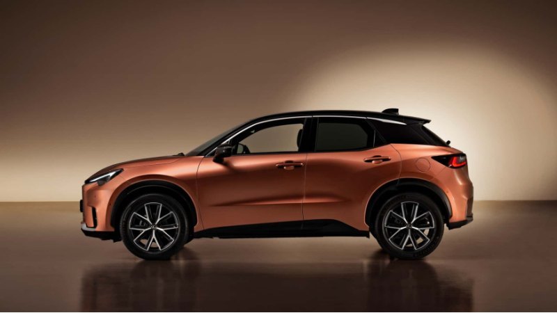 Все версии последнего Lexus получают переднюю…