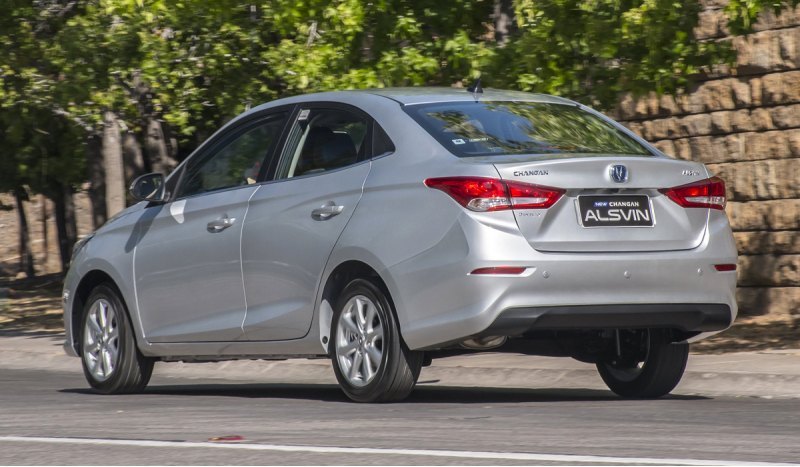 Одноклассниками китайского седана считаются Lada…