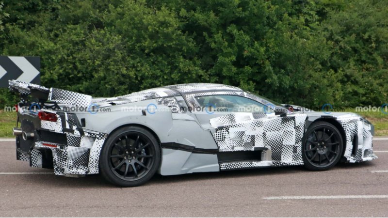 Говоря о других автопроизводителях, Ferrari…
