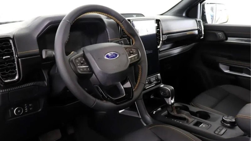 Такой автомобиль получает мотор V6, который…