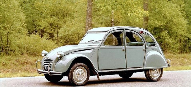 Крошечный Citroen 2CV может похвастать…