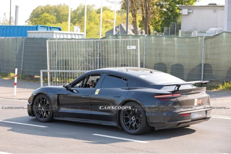 Porsche и Tesla «обменивались ударами» на…