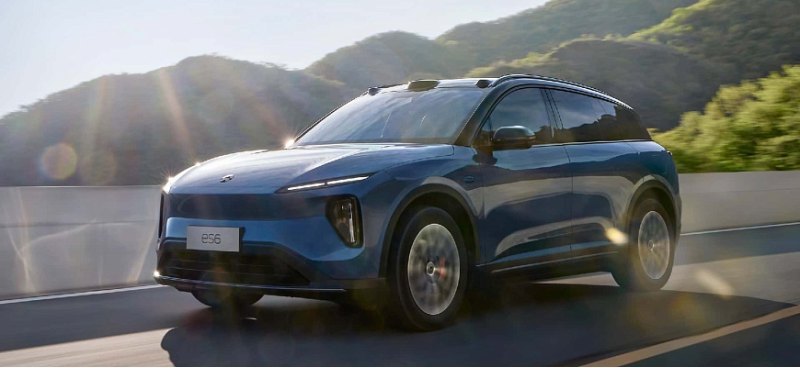 Nio снижает цены и начинает взимать плату за…