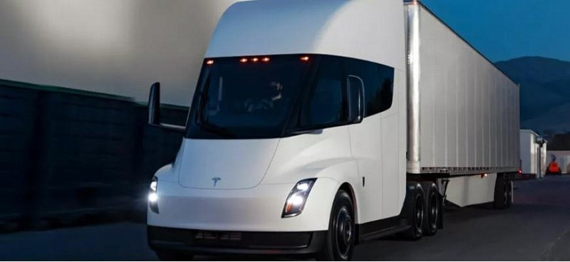 Тягачи Tesla Semi отозваны из-за предупреждения о…