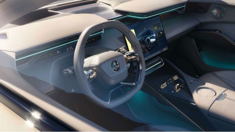 Паркетник Lotus укомплектован обтянутым кожей…