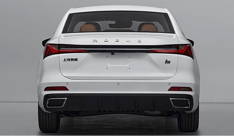 В китайских автосалонах обновленный Roewe i5…