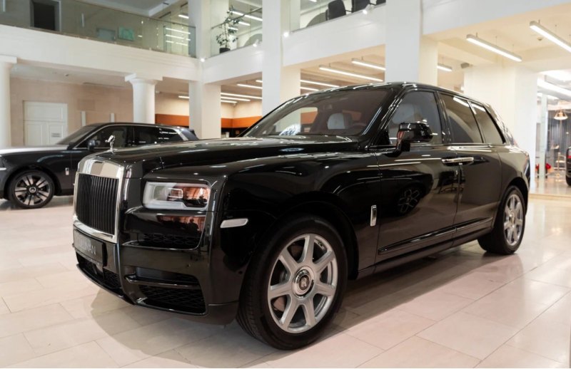 Люксовые машины марки Rolls-Royce продолжают…