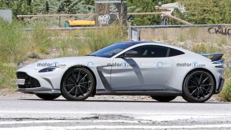 Aston Martin построил 333 экземпляра купе Vantage…