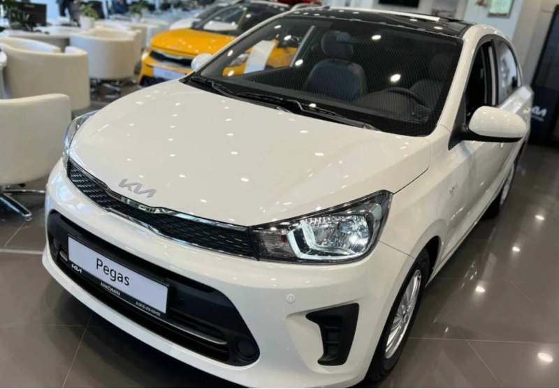 Следом находится небольшой седан от компании Kia.…