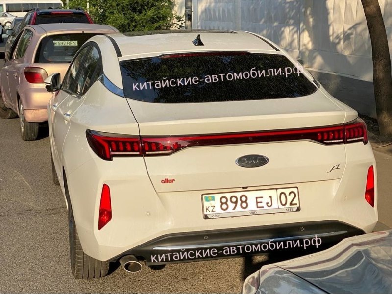 В салоне JAC J7 на место головного устройства…