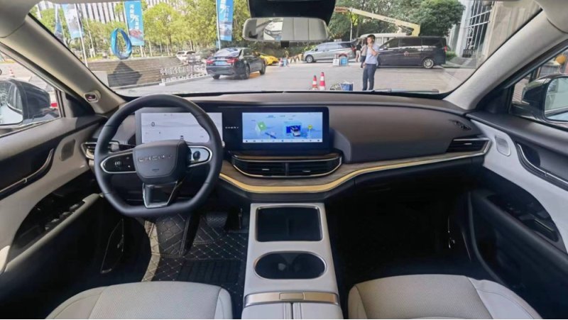 Максимально на Chery eQ7 можно разогнаться до 180…