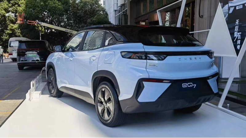 Максимально на Chery eQ7 можно разогнаться до 180…