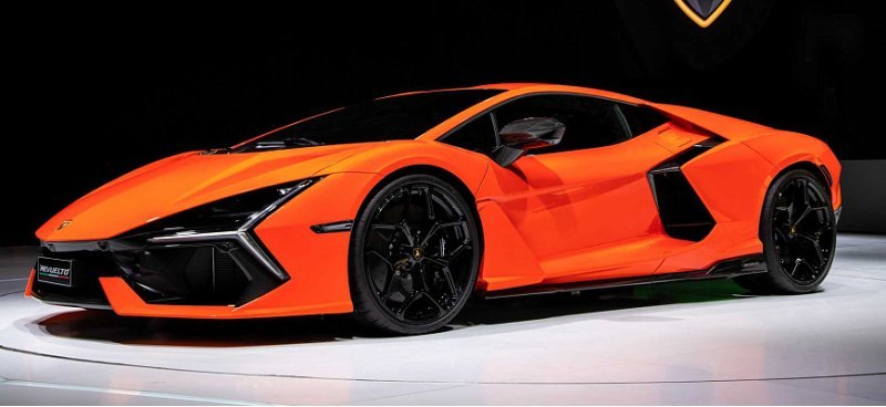 Гиперкар Lamborghini Revuelto совершил первый…