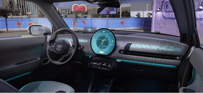 Обновлённый интерьер Mini Cooper EV 2024 года…