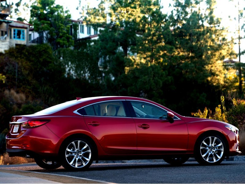 Замыкают пятерку лучших Mazda6 (320 000…