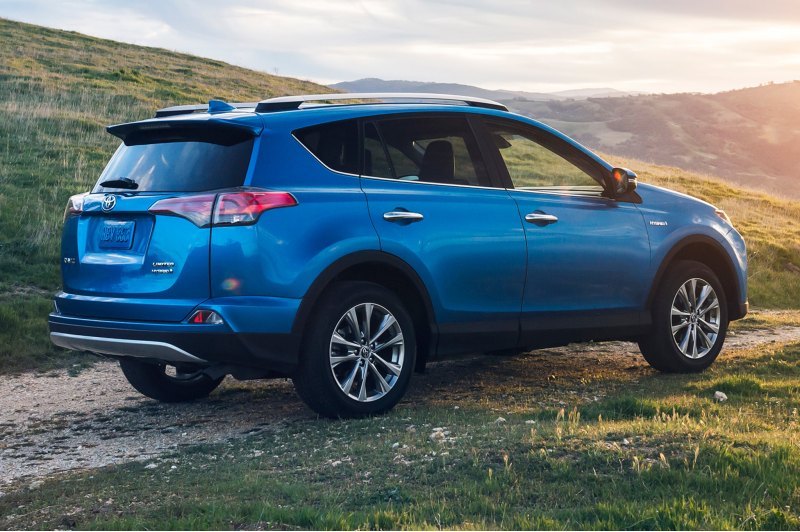 Дополняют десятку лидеров Mitsubishi Outlander и…