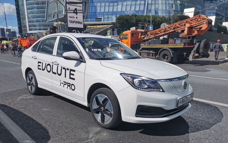 На шестом месте располагается седан Evolute,…