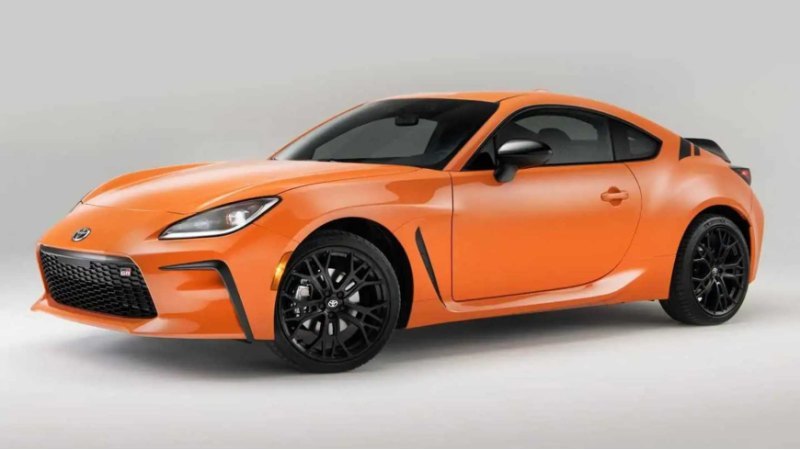 Спортивные автомобили не следуют обычному…