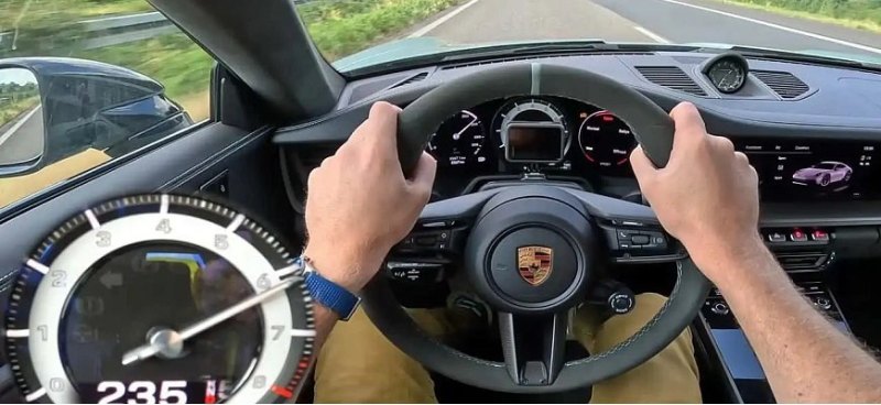 Посмотрите, как Porsche 911 Dakar разгоняется до…