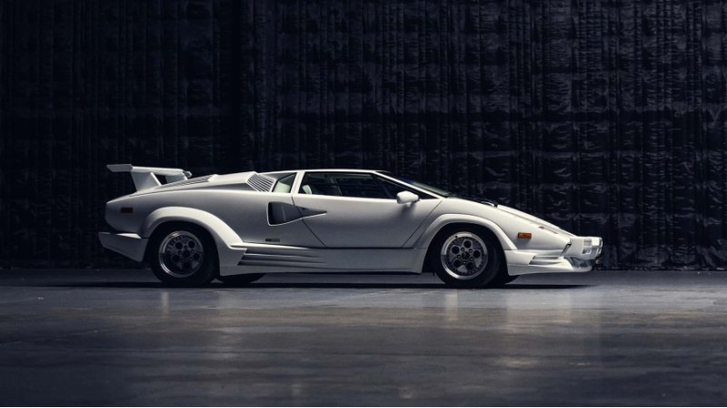 Белый Lamborghini Countach, выпущенный к 25-летию…