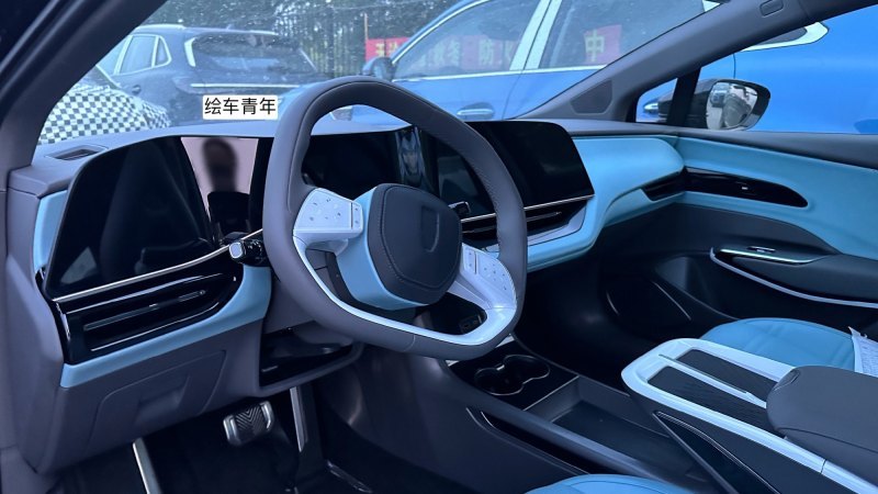 У китайских автодилеров E001 будет доступен в…