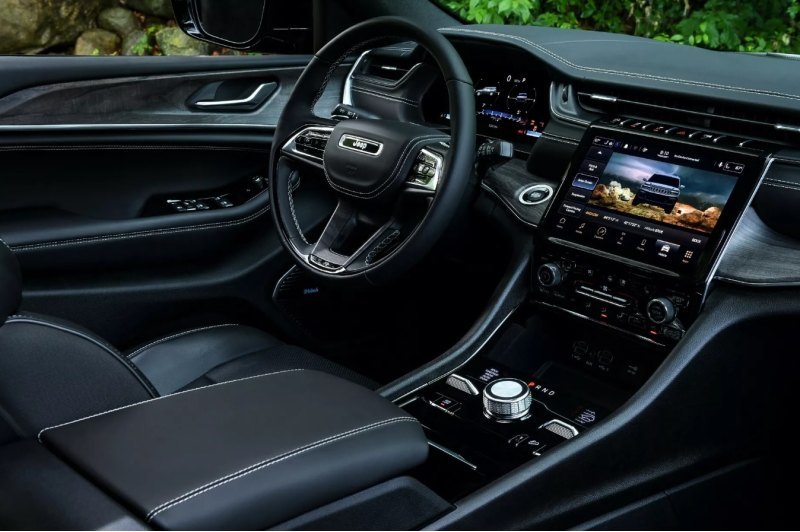 Вариант Grand Cherokee L по-прежнему стоит от 42…