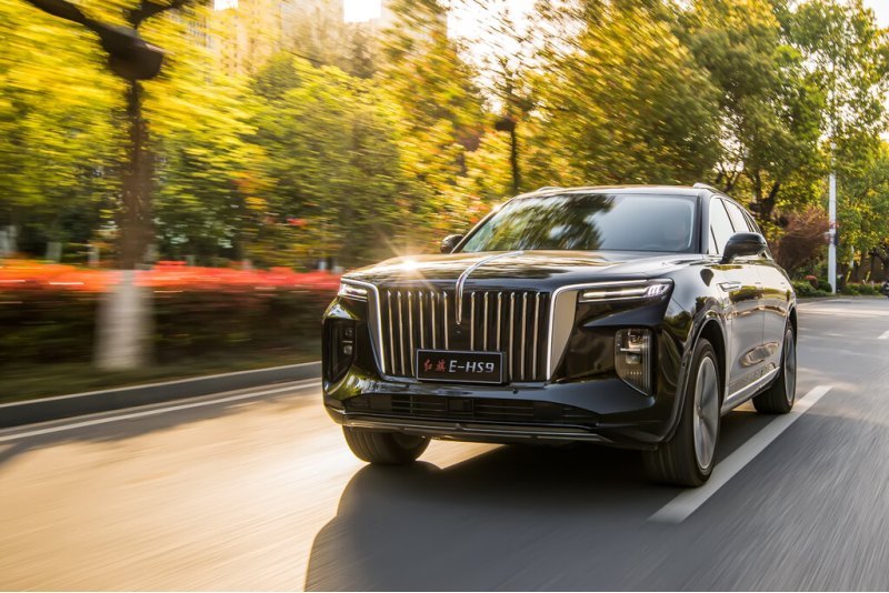 С Hongqi E-HS9 разница еще заметнее: в Казахстане…