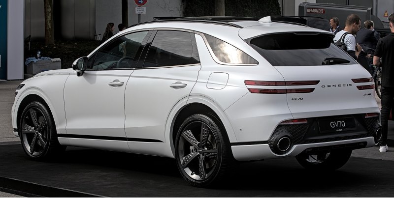 Длина Genesis GV70 составляет 4 715 мм при…