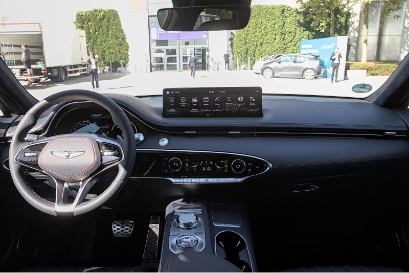 Длина Genesis GV70 составляет 4 715 мм при…