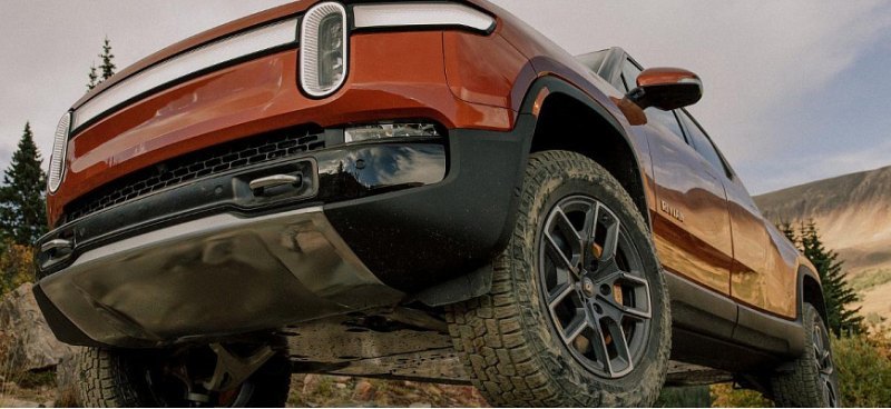 Электрический Rivian R1T разрушают свои шины…