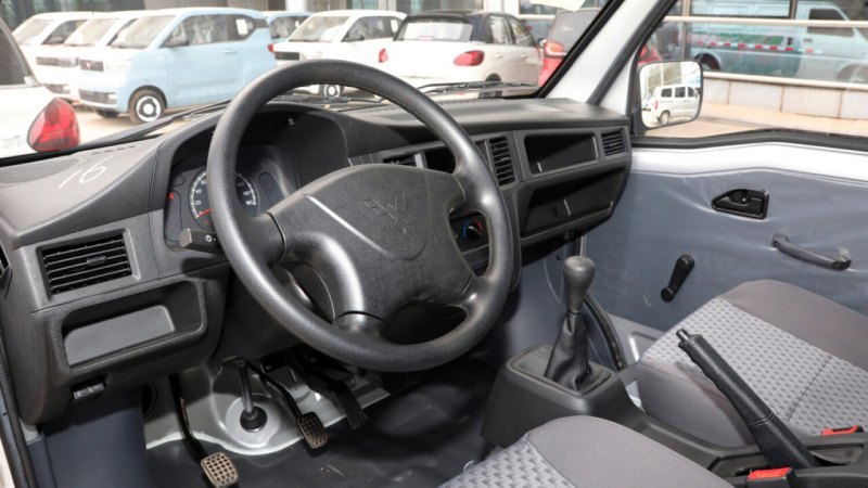 Wuling Light положены пара сдвижных боковых…