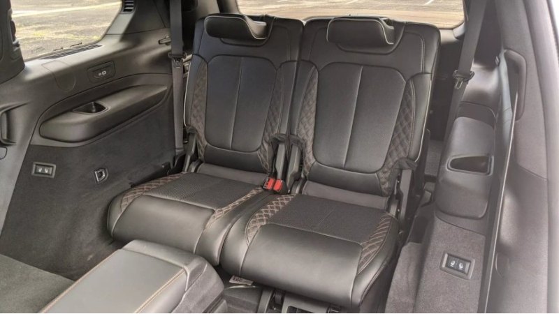 Например, третий ряд в VW Atlas достаточно…