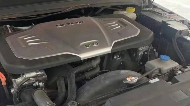 Оснащается новинка битурбированным двигателем V6…