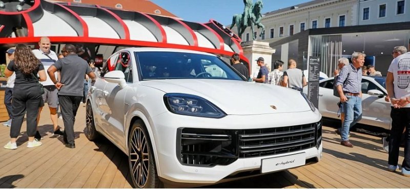 Porsche Cayenne Turbo E-Hybrid 2024 года…
