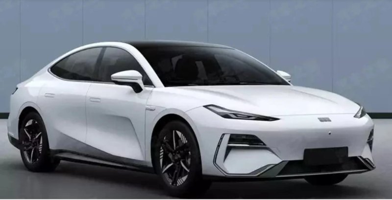 По размерам «китаец» похож на BMW 5 серии. До…