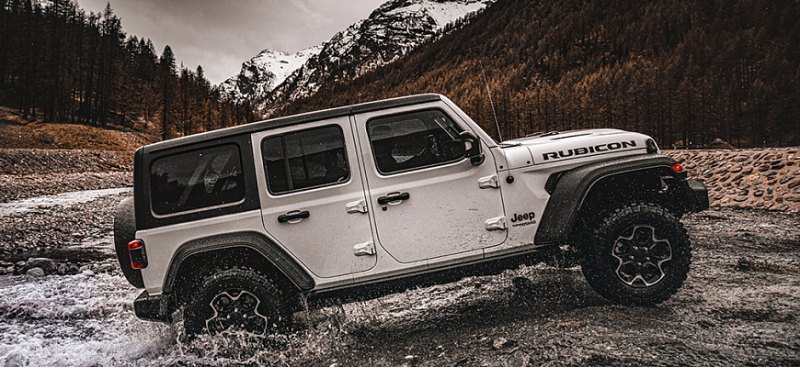 В Россию привезли внедорожник Jeep Wrangler с…