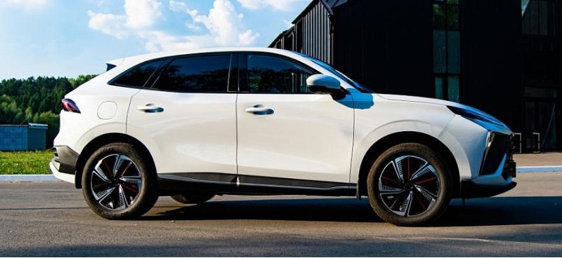 В России появился китайский кроссовер Forthing T5…