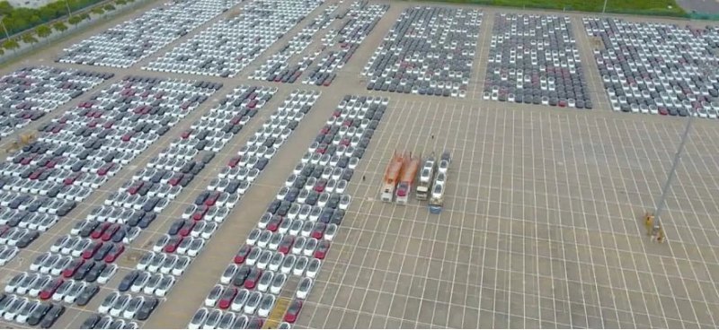 Тысячи новых Tesla Model 3 готовы к отправке в…
