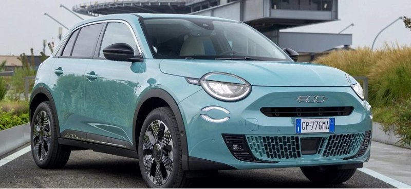 Компания Fiat представила гибридный кроссовер…