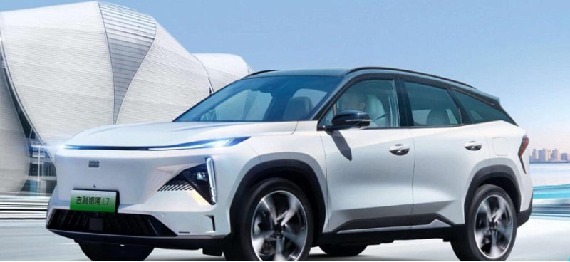 Geely представила новый гибридный кроссовер…
