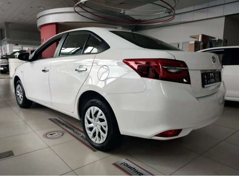 Вторую строчку замыкает седан от компании Toyota.…