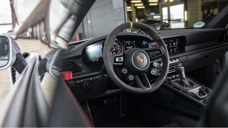 Это современный 911 для фанатов бренда, которым…