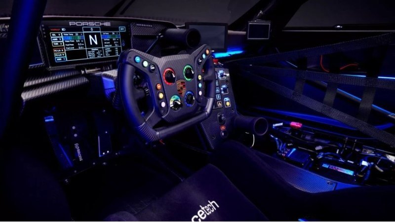 Компания Porsche пообещала сюрприз на мероприятии…