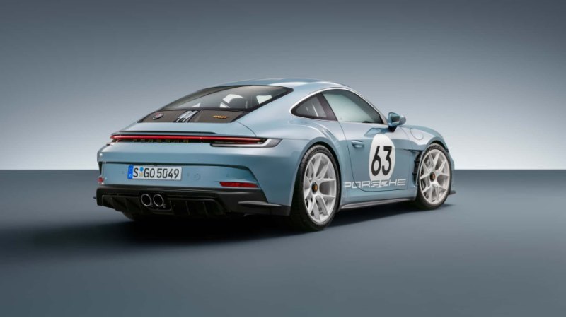 Но вообще говоря, стоит ли 911 S/T своих денег?…
