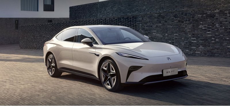 Tesla запускает новую базовую версию Tesla Model…